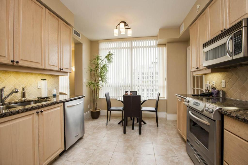 Napa Furnished Rental Apartments Square One 미시소거 객실 사진