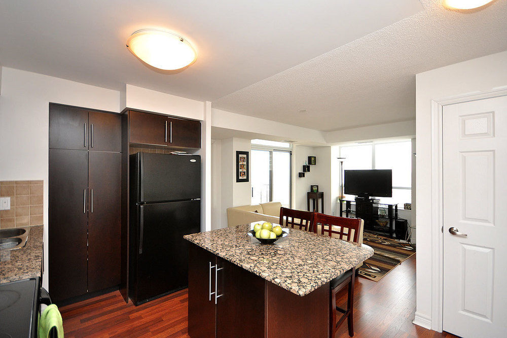 Napa Furnished Rental Apartments Square One 미시소거 외부 사진